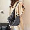 Korean version of fashion plaid shoulder bag 2025 new large-capacity retro commuter messenger bag niche foreign style dumpling bag
