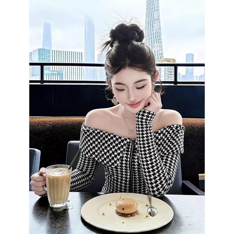 

Brand Discount Women s Clothing 2026 Spring New Houndstooth Off-Shoulder Top with a Beautiful Waist-Cinching Design and Turn-Down Collar Black Houndstooth One Shoulder Top M
