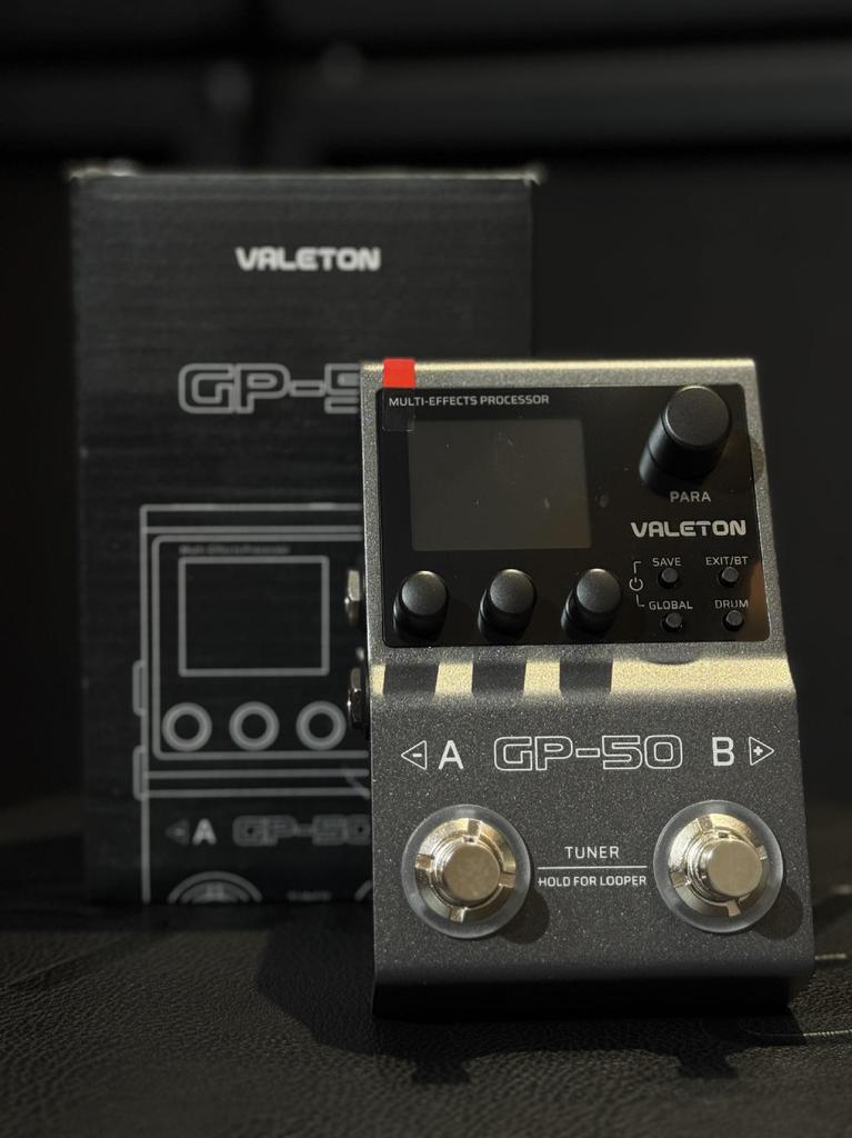 Pedaliera Multi-Effetti per Chitarra Elettrica Valeton GP-50: Simulatore di Amplificatore, Scheda Audio, Batteria Elettronica, Pedaliera.