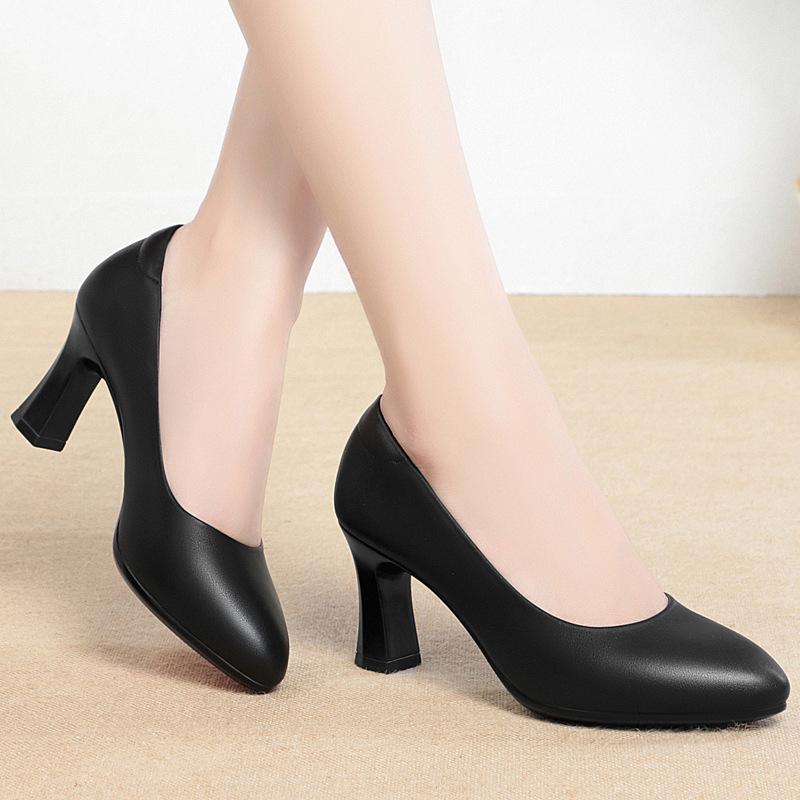 Women's Professional Commuting Shoes with Long Standing Periods: Black Soft-soled Leather High Heels and Chunky Heels