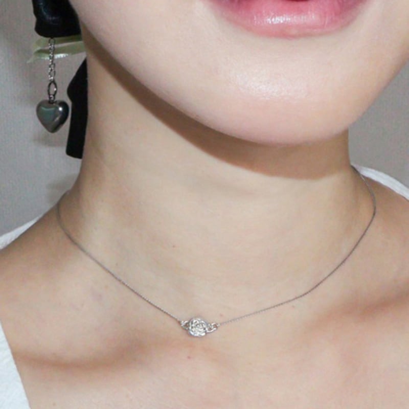 LOASI Lovely Rose. Rose Choker Necklace