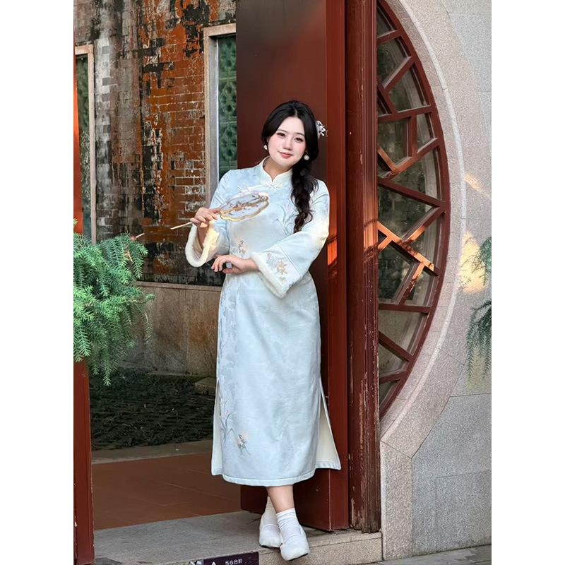 New Chinese retro national style long-sleeved velvet dress women's winter new temperament large size cheongsam