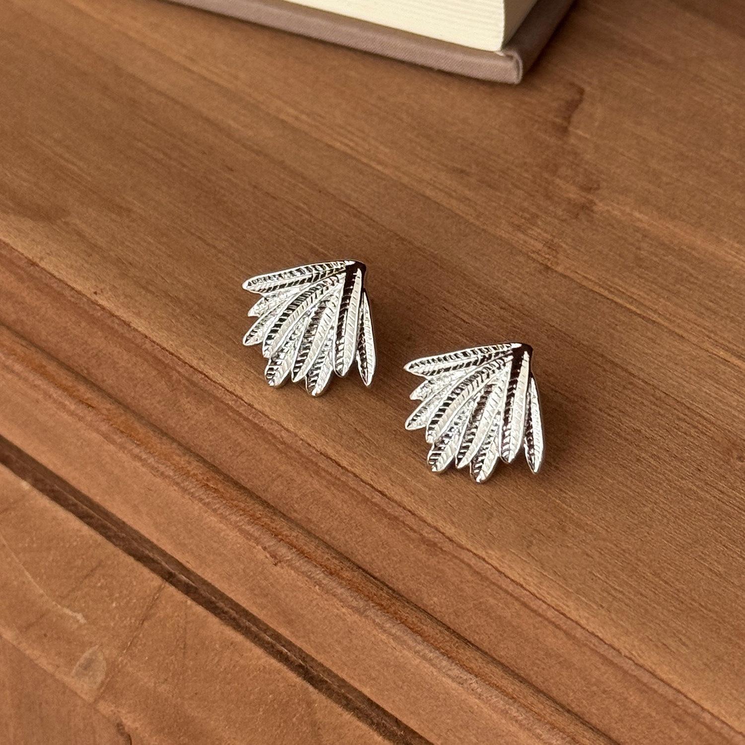 Exquisite 3D Wheat Ear Studs for Women - Simple, Fashionable, Versatile, and Personalized. Stylish Ins Niche Design Earrings.
