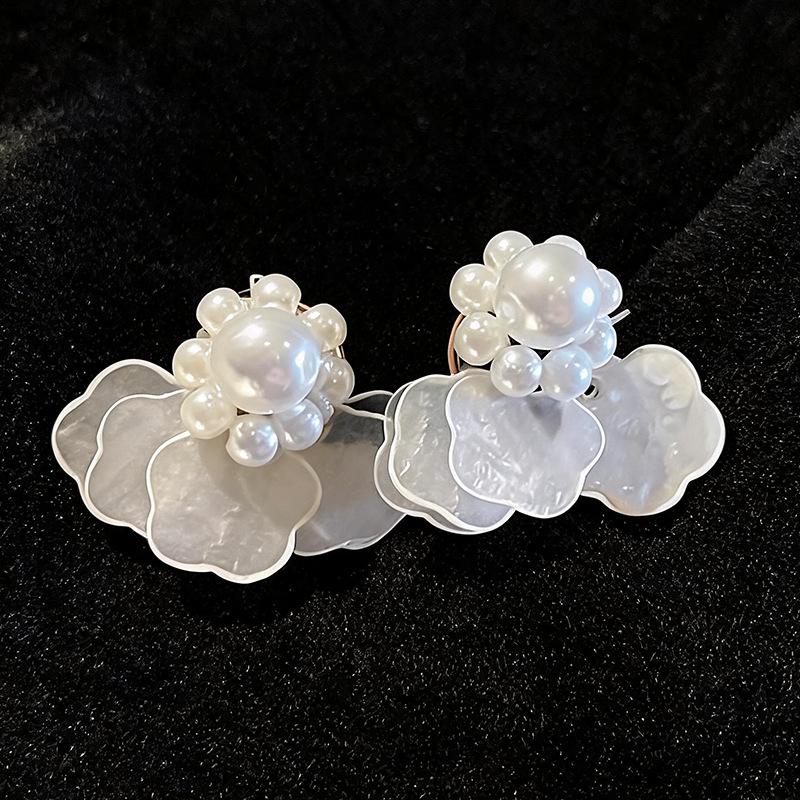 Silver Needle Pearl and Shell Flower Stud Earrings - Elegant and Fashionable Women's Jewelry