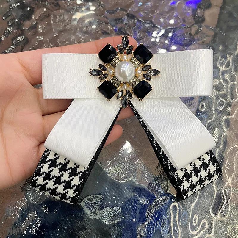 Retro Ribbon Lace Bow Tie Pearl Crystal Fabric Bowknot Brooches for Women College Style Sweater Shirt Collar Pins Jewelry