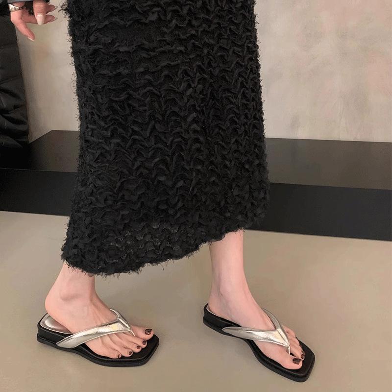 Thick-soled Slope Heel Flip-flops for Women's Summer Wear 2025 New High-end Toe Cool Slippers with Skirt Beach Sandals