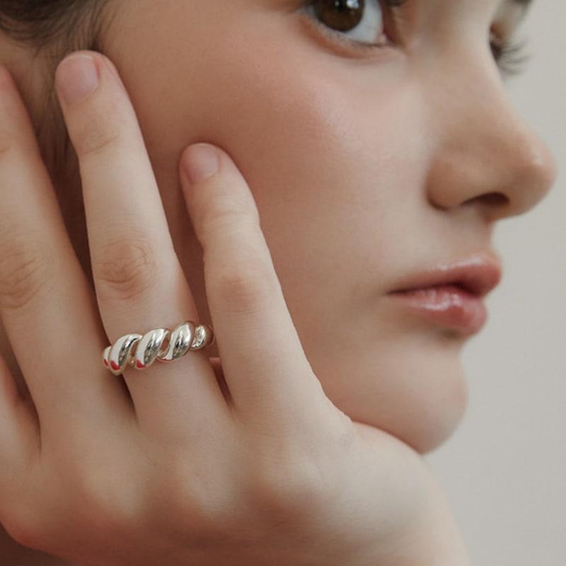 TATIANA Musk Spring Ring CR1857