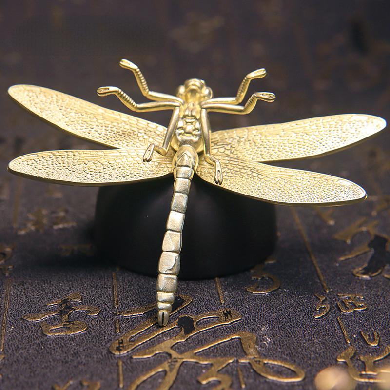 Módní mosazné figurky vážek Simulační zvířecí hračka Odnímatelná křídla Kancelářský stůl Malá ozdoba Dekorace do obývacího pokoje na TV skříňku