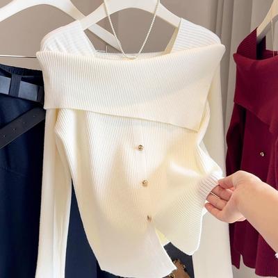 A Stylish One-shoulder Knitted Sweater for Women In Autumn and Winter, A Slimming and Form-fitting Base Layer, A Unique and Distinctive Top