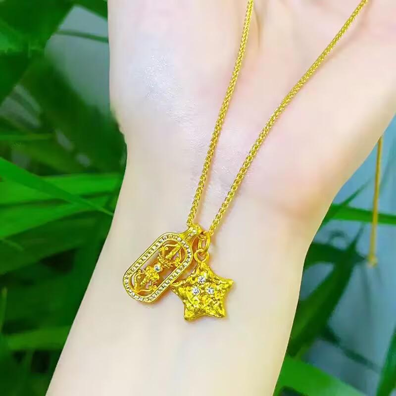 Vergoldete Halskette: Starker Farberhalt, Pixiu Vajra Design, Diamantanhänger, Stapelbare Luxus-Schlüsselbeinkette, Wei Xue-inspirierter Stil