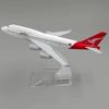 Flugzeugmodelle Metall B747 Qantas Airlines Flugzeugmodell 16cm 1:400 Maßstab 747 Legierung mit Ständer Diecast Halloween Dekoration