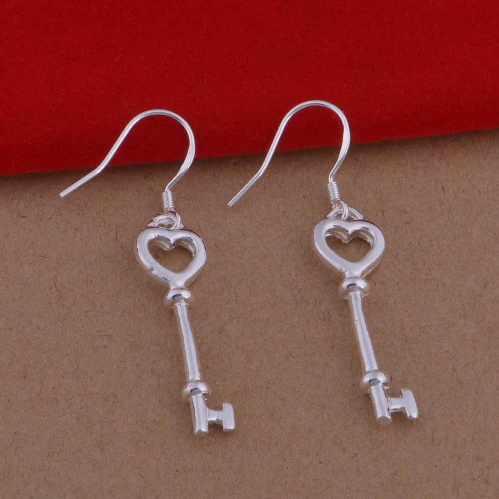 European and American Fashion 925 Sterling Silver Heart Key Necklace and Earrings Set.