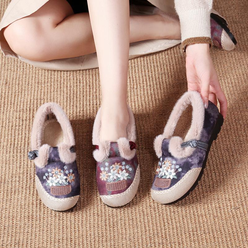 Winter Mother Shoes National Style Embroidery 2024 Cotton Shoes Piled Thickened Warm Women's Cotton Shoes New Old Beijing Cloth Shoes