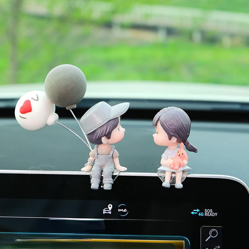 Internet-famous Car Ornaments Interior Decorations for Cars Cute Kissing Couple Dolls Decorative Ornaments for Electric Vehicles