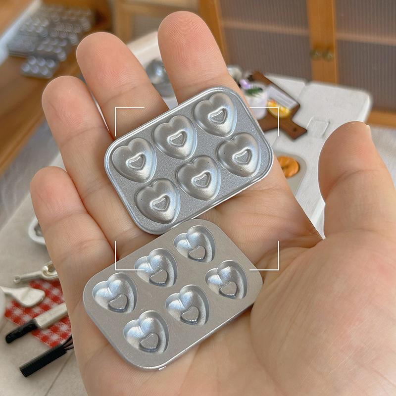 1Pc Doll House Kitchen Decoration Mini Baking Mold Animal Love Star Pattern Shooting Scene Props