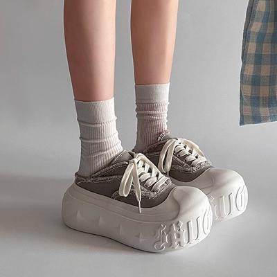Frühling und Sommer neue Schnür-Plateauschuhe erhöhen Koreanischer Gürtel vielseitige Mode lässige Canvas-Tasche Kopf halbe Hausschuhe Damen Tide