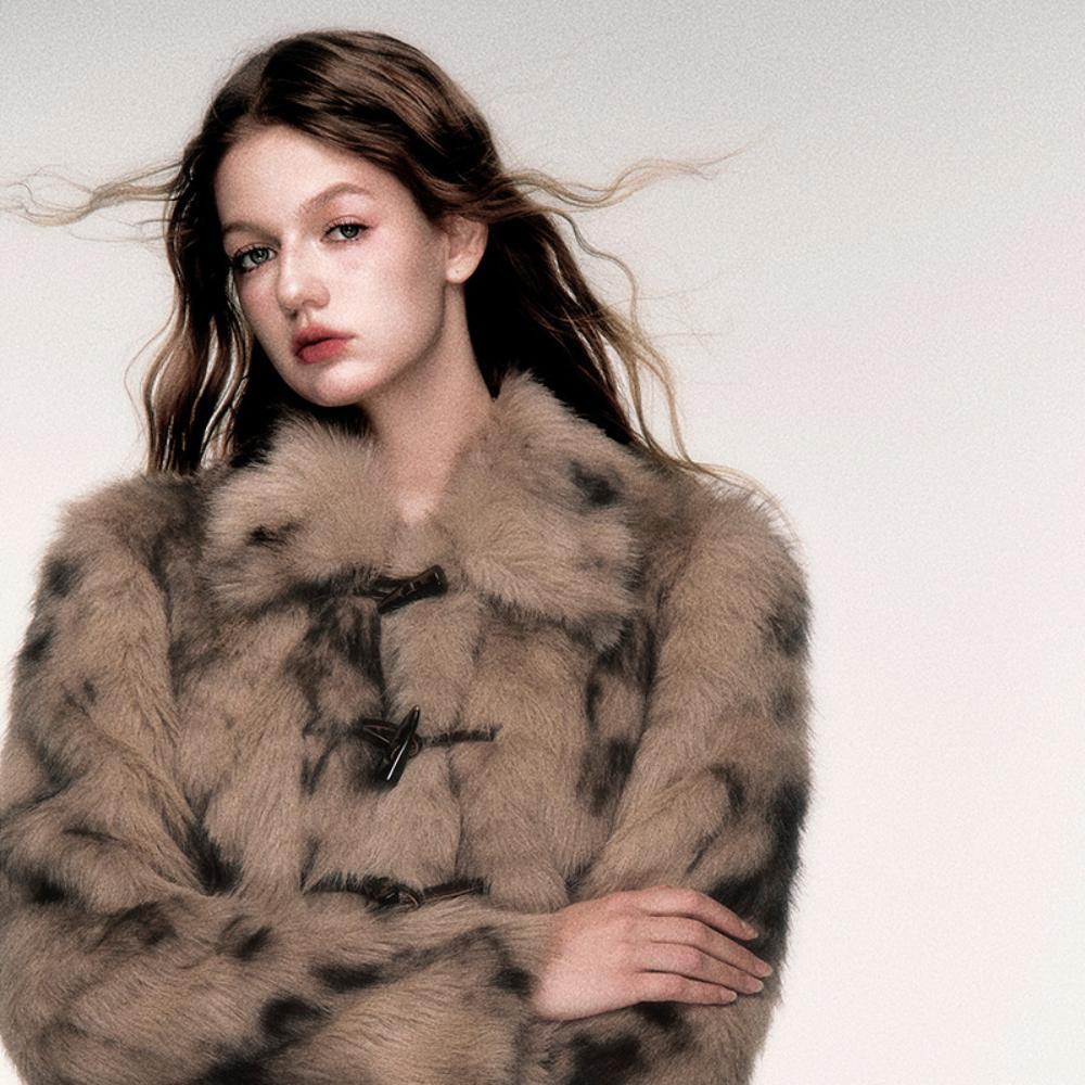 Stylish retro sweet and cool horn buckle short leopard print imitation fur coat women's 2025 autumn and winter warm fur fur top