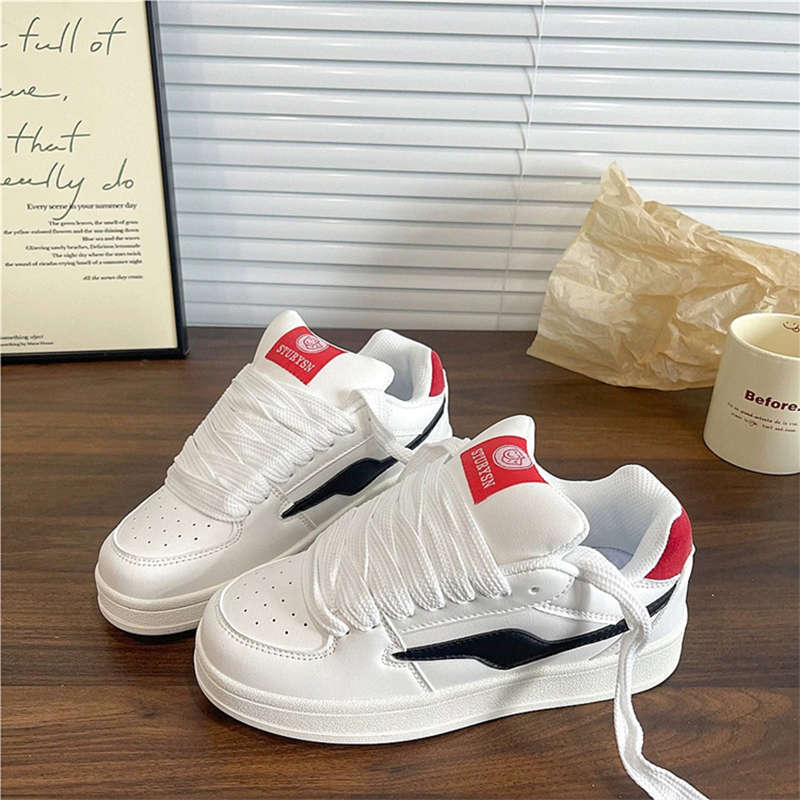 Student versatile little white shoes women's niche bread shoes ins tide 2025 new autumn versatile sports and leisure board shoes
