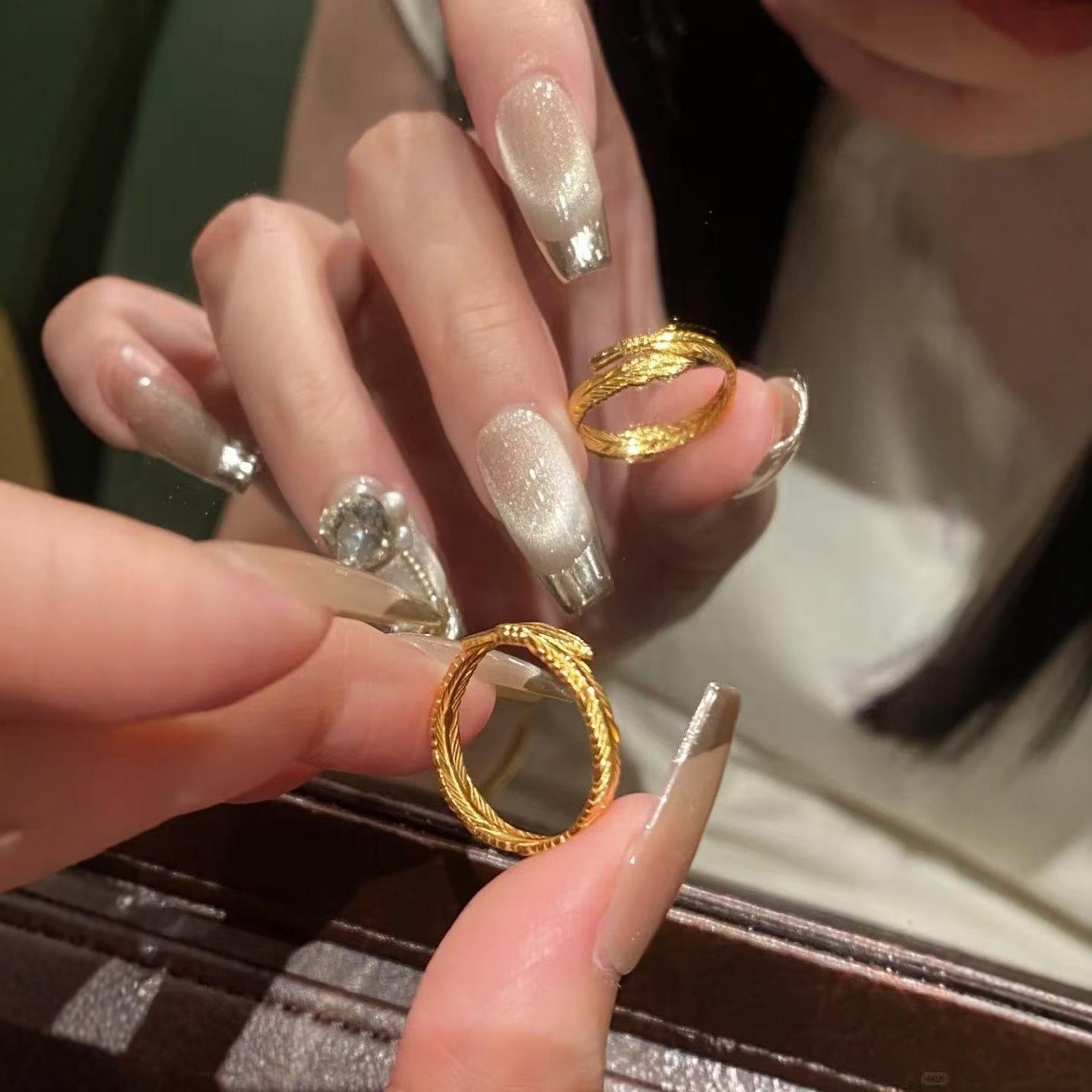 Exquisite Vintage Gold Feather Ring - Sparkling Bestseller