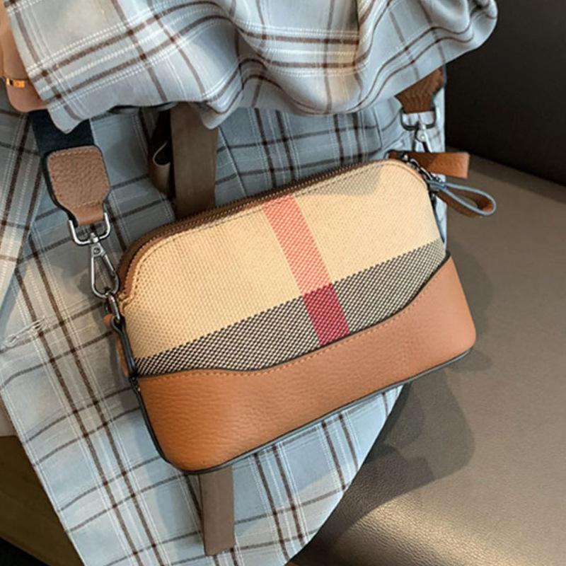 

Женская трендовая сумка через плечо — нишевый дизайн, вместительная, стиль весна/лето 2025