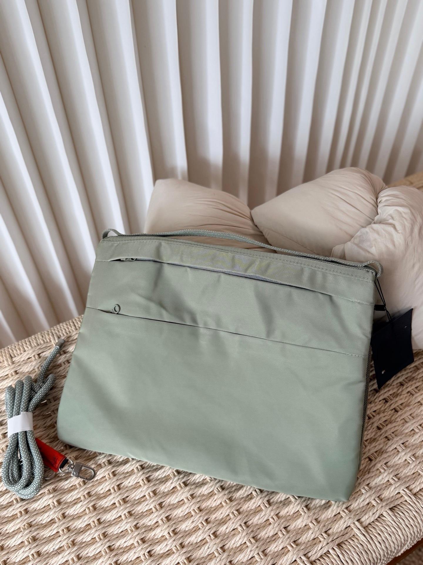

Large Folding Messenger Bag Large Capacity Outdoor Leisure Nylon Waterproof Super Fashion Shoulder Messenger Bag 33*4.5*24 moss зелений колір