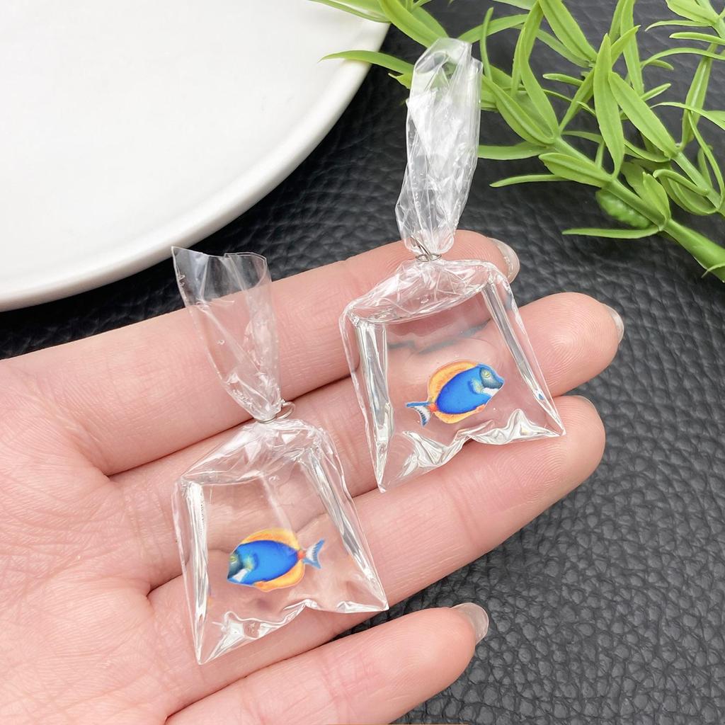 Pendientes Colgantes de Resina Transparente Agua de Mar Pez Dorado y Accesorios para Llavero