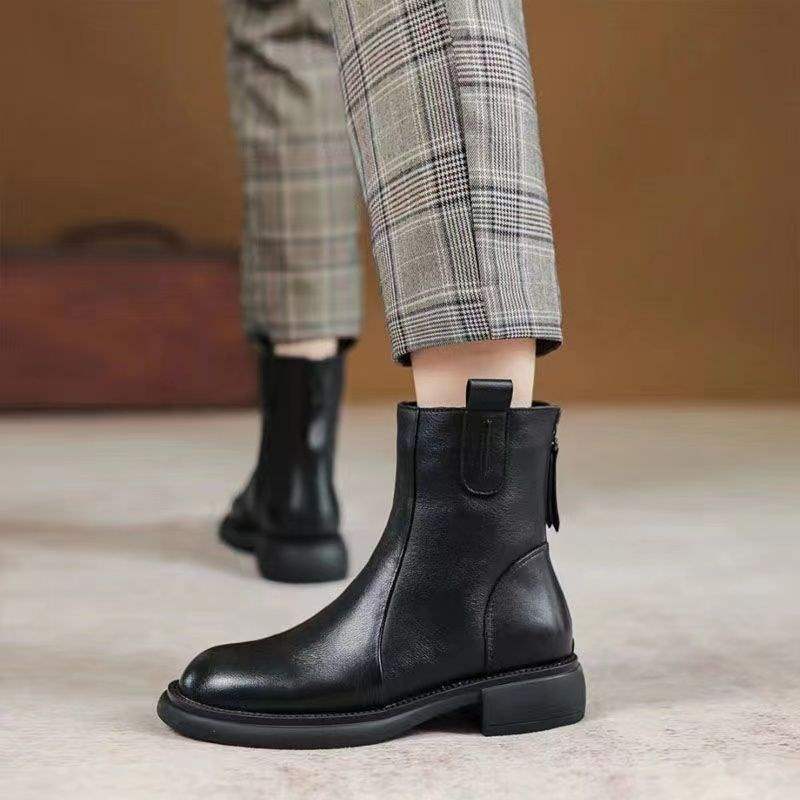 Bottes courtes pour femmes 2026 Printemps et Automne nouveau style style britannique bottes en cuir à petit talon Chelsea rétro