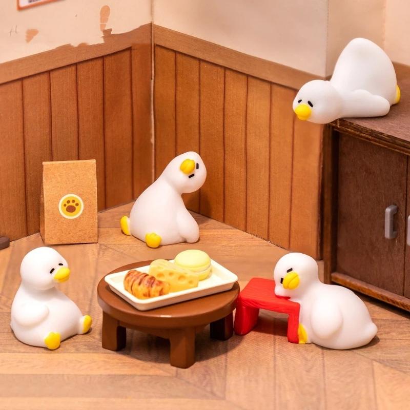 7 STuks Miniatuur Eend Ornamenten Leuke Kleine Eend Beeldjes Speelgoed Lichtgewicht Kleine Decoratie voor Poppenhuis Kinder Verjaardagsfeest Cadeaus