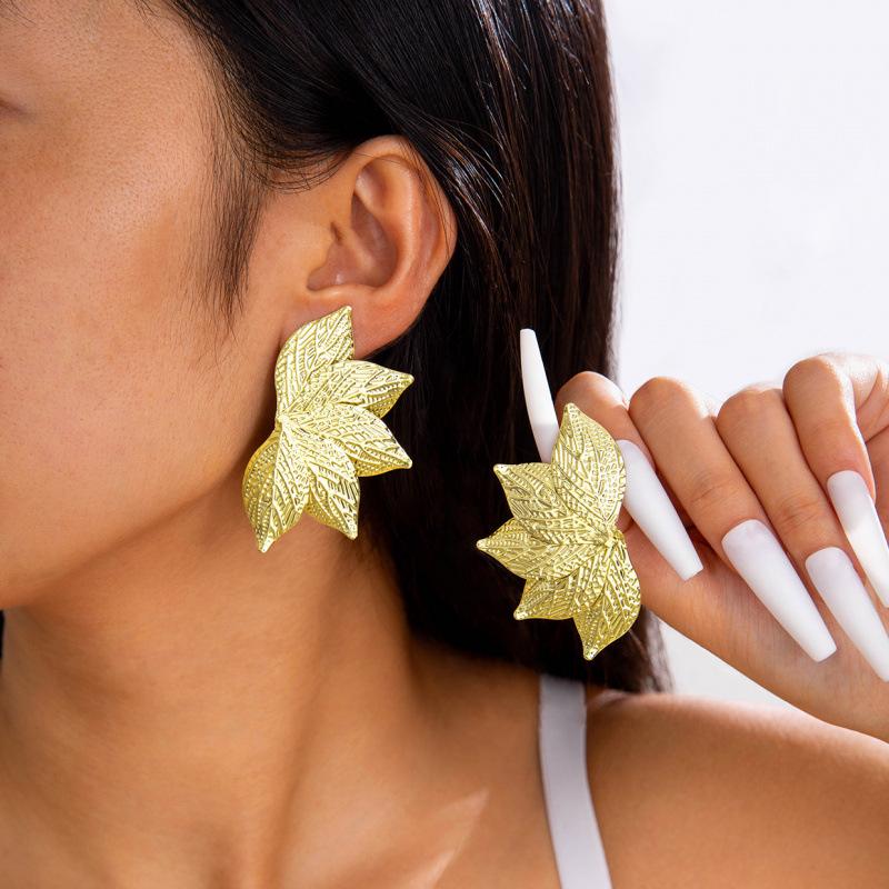 Golden leaf fan texture earrings creative exaggerated retro flower heavy metal wind stud earrings