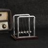 Newtons Cradle Balance Stålkule Undervisningsmateriell Fysikk Vitenskap Pendel Skrivebordsleker Stressavlastningsgaver Hjemmedekorasjon