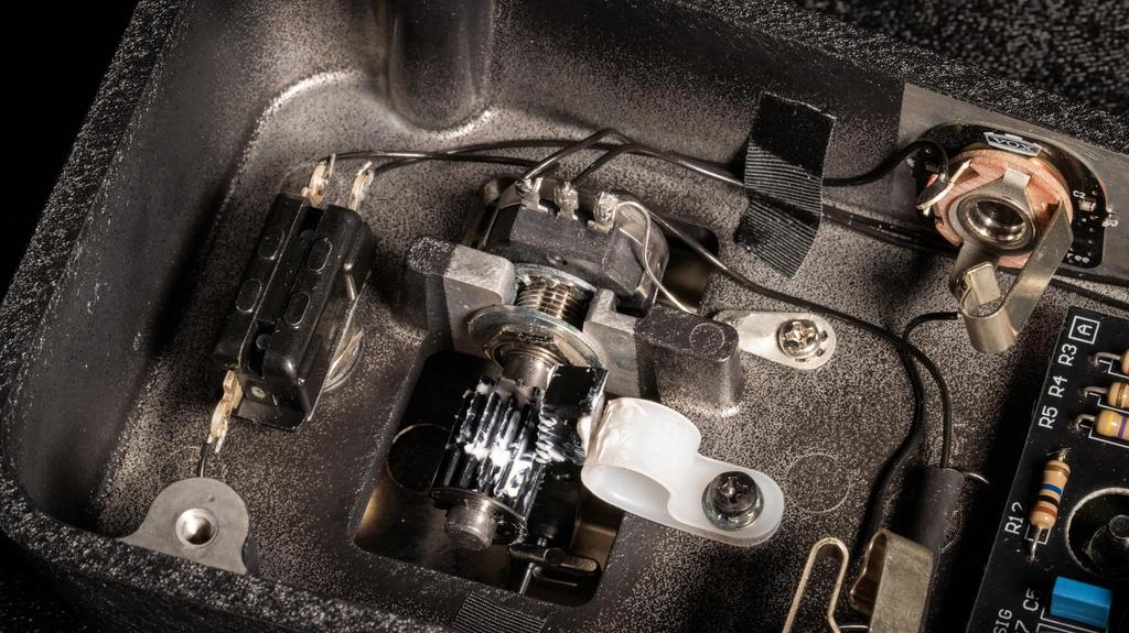 VOX VRM-1 Real McCoy Wah Pedal Vintage-inspired, for lead guitarists seeking a mid-range peak