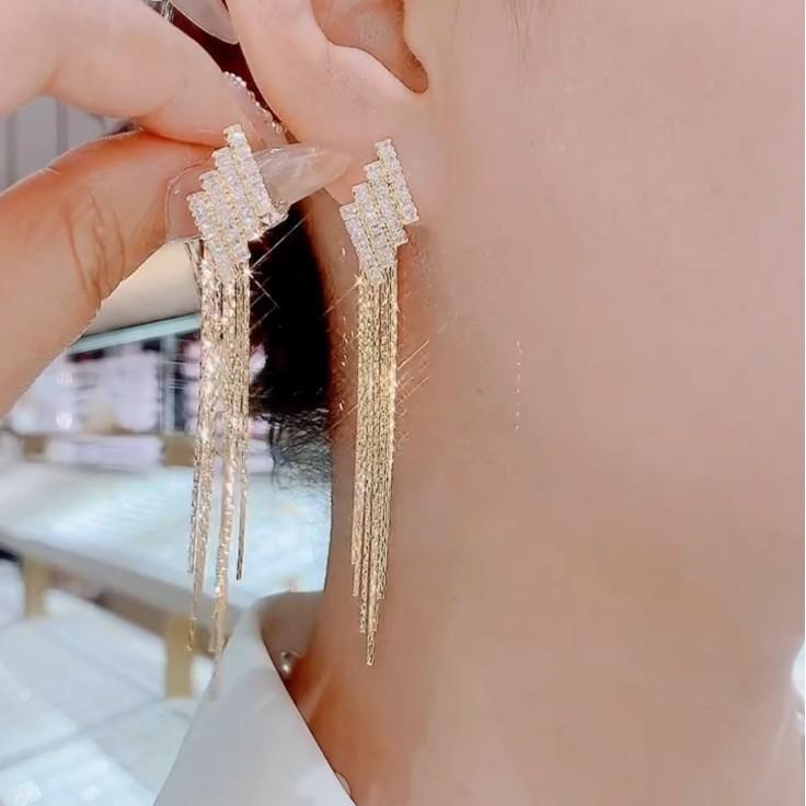 Light Luxury Long Tassel Earrings for Women with A Niche Design, Earrings with Versatile Temperament, and Trendy New Earrings