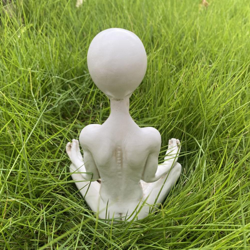 6.5" Figurine Yoga Extraterestri Meditând Așezați Statuie Rășină Sculptură Decor Ornament Crăciun pentru Casă Birou Desktop Grădină