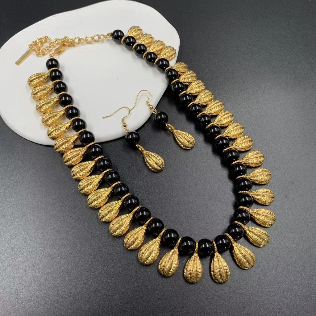 Medieval Vintage Light Luxury Jewelry Set, Retro Western Stud Earrings Necklace Set, Niche Elegant Jewelry Set