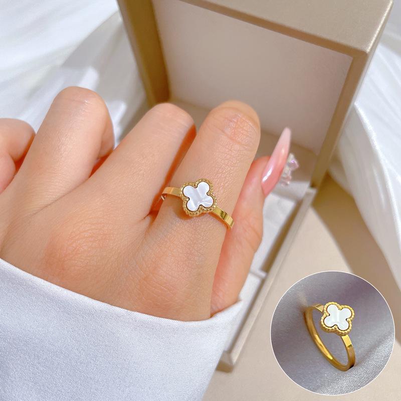 Damen Mode Kleeblatt Ring mit mikro-besetztem Zirkonia und Perlmutt Design