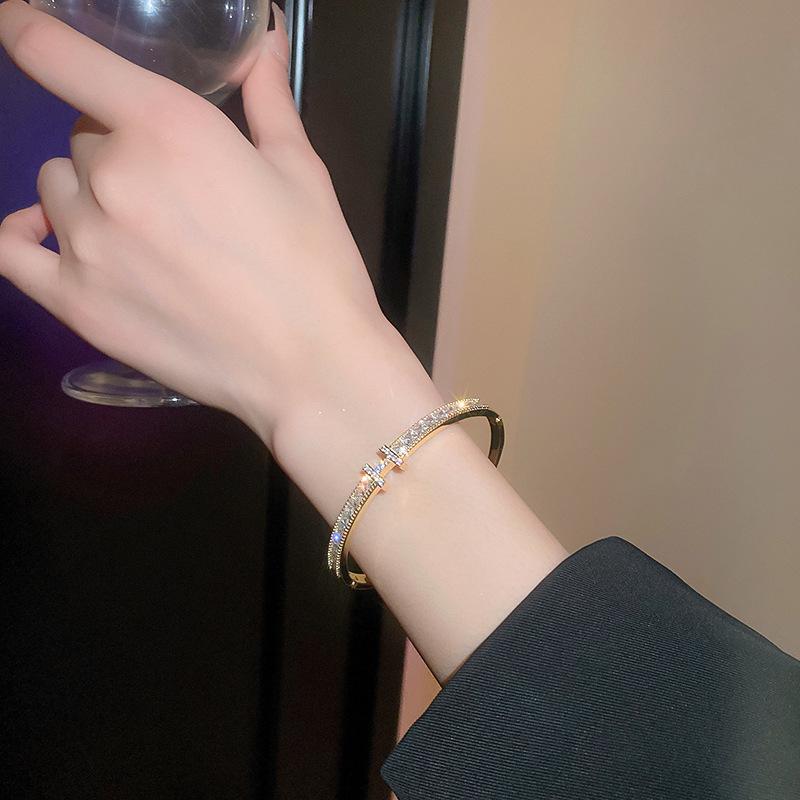 Korean Zircon Letter Buckle Bracelet: Elegant, High-End, Light Luxury Fashion