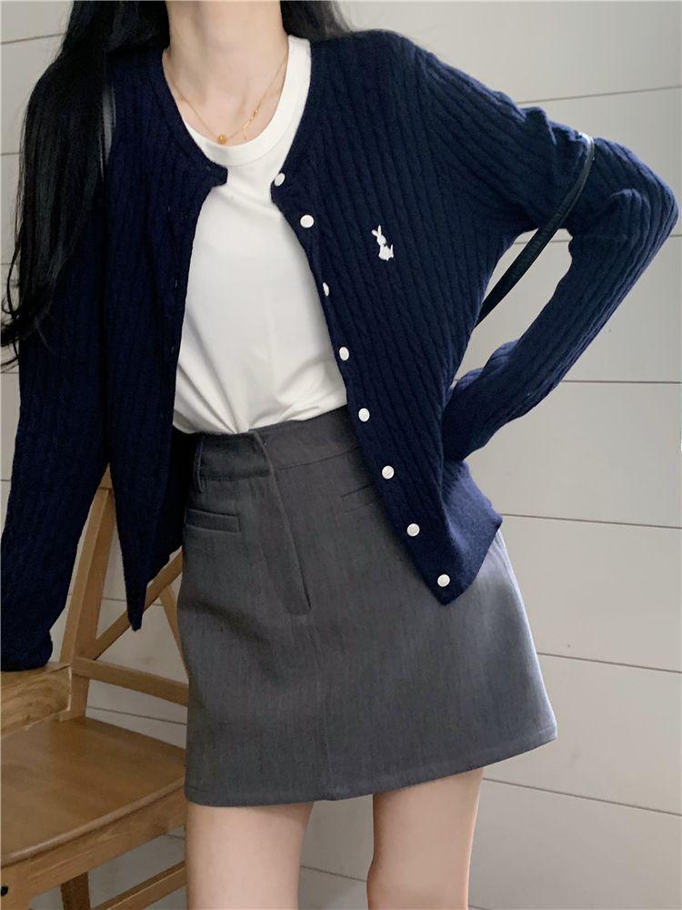 Women's Embroidered Cropped Cable Knit Cardigan - College Style, Round Neck, Slim Fit for Spring and Autumn.