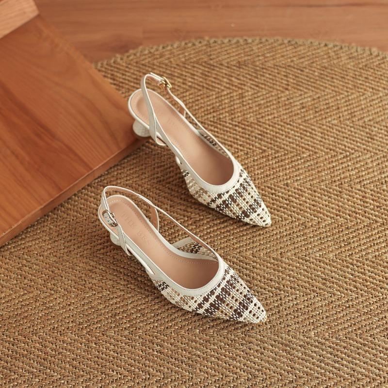 Fashion Elegant Woven Design Hollow Pointed Head Casual Sandals for Women Summer 2025 New Comfortable Versatile Back Strap Fashion Pumps