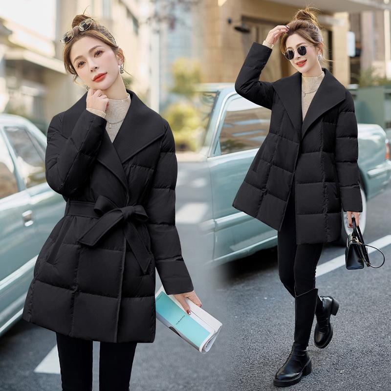 

Женский пуховик средней длины приталенного силуэта с отложным воротником, 2024 XL (125-140 jin) чёрный