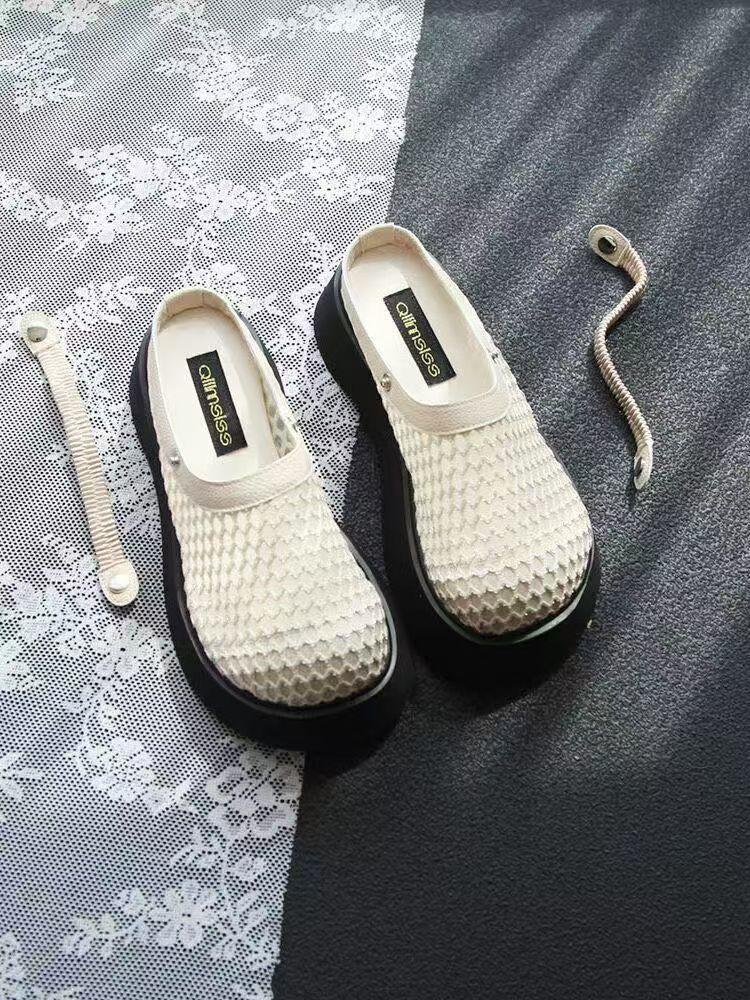Chaussures pour femmes à semelles épaisses, surélevées, creuses et respirantes, pantoufles cool 2025 été nouveau, demi-pantoufles tissées à double usage, sandales à bout fermé