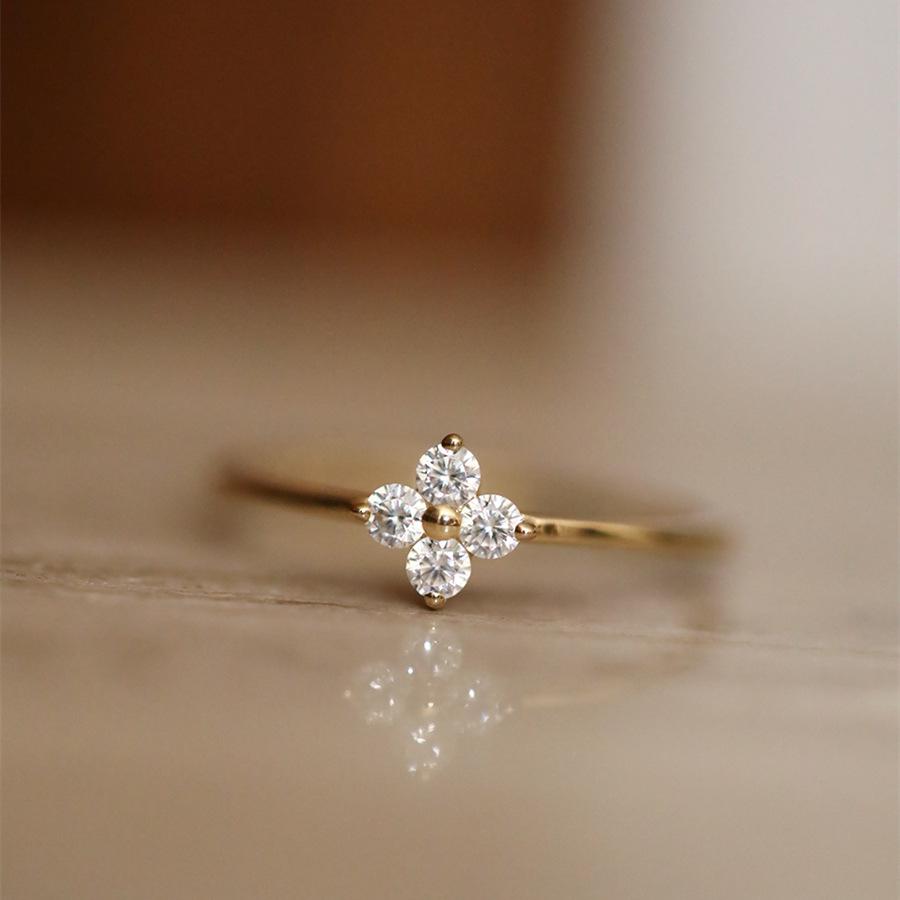 18K Gold-Plated Sterling Silver Four-Leaf Clover Zircon Ring for Women - High-End Design and Versatile Fashion Accessory.