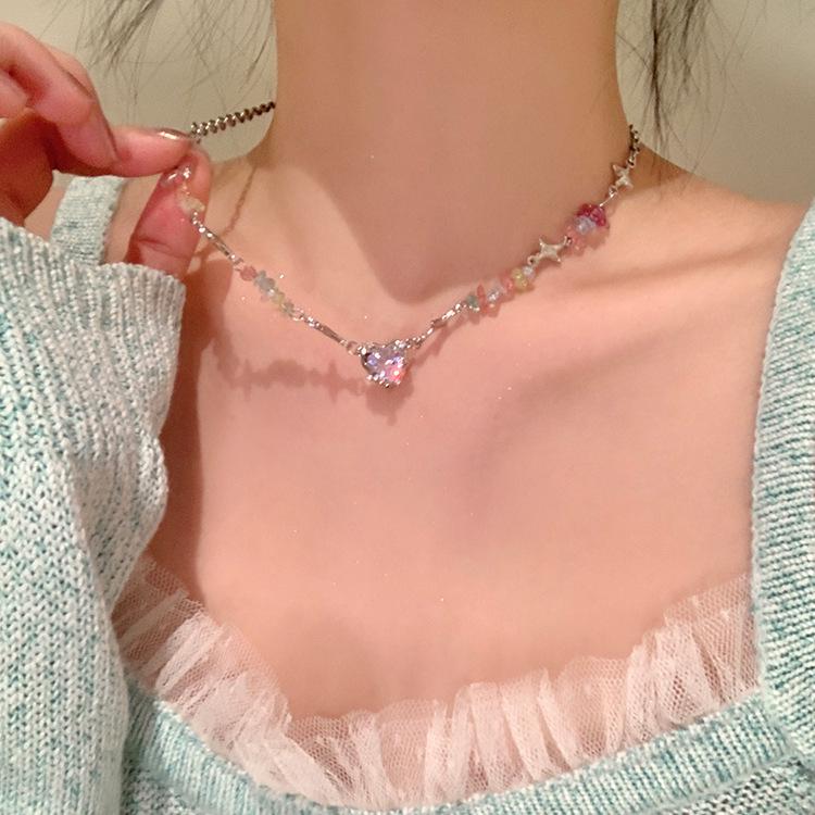2024 Stylish Love Heart Necklace - Cool & Chic Choker for Women
