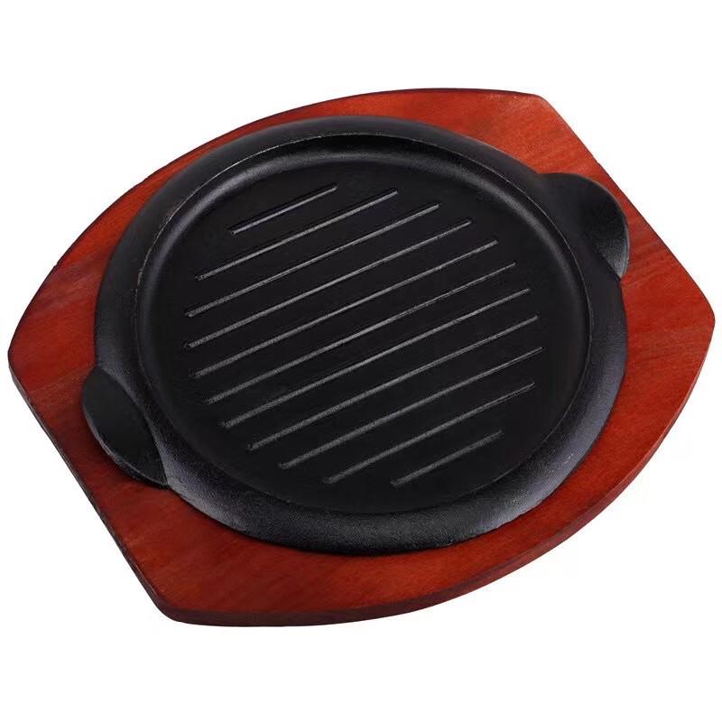 Sada litinových teppanyaki grilovacích desek ZISIZ s dřevěnou deskou, 2 kusy