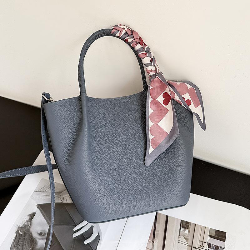 2025 New High-End Bucket Bag, Genuine Leather, Large Capacity, Women's Bag, Top Layer Cowhide, Commuting Basket Bag