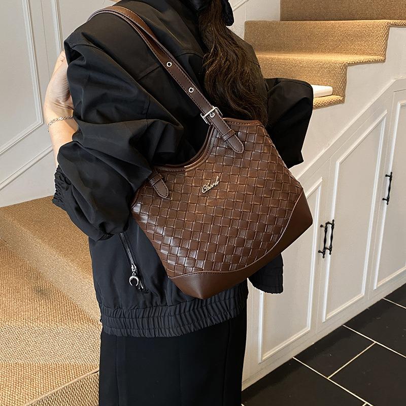 Fashion Tote Bag Women's New High-end Versatile Armpit Bag Casual Commuter Shoulder Bag