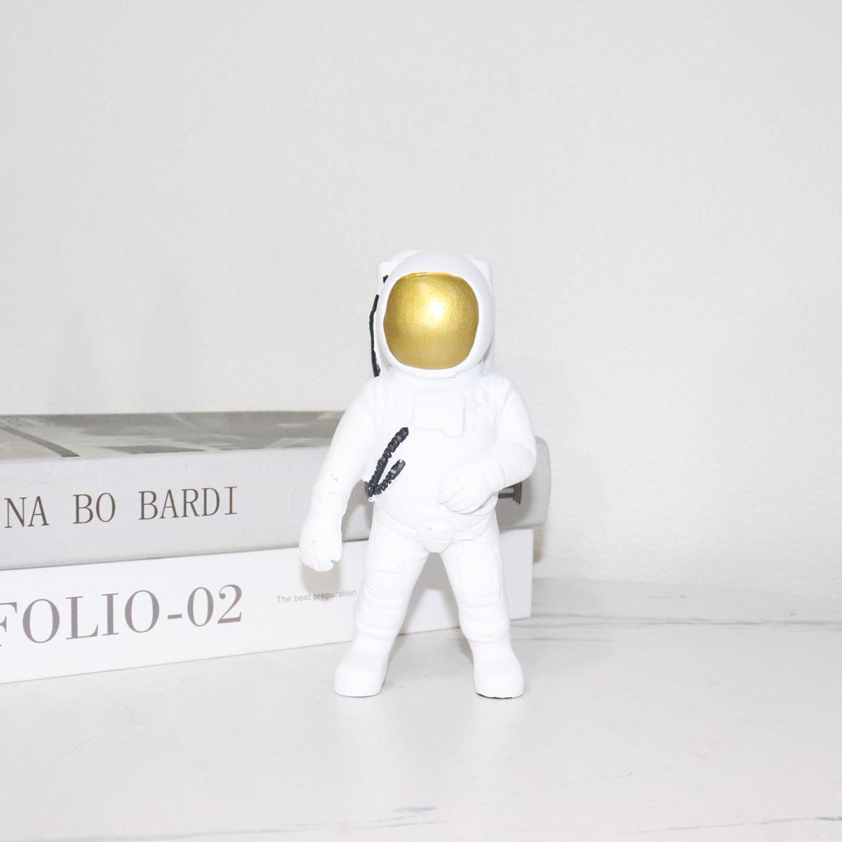 Astronaut Resin Space Shuttle Ornament for Home Décor