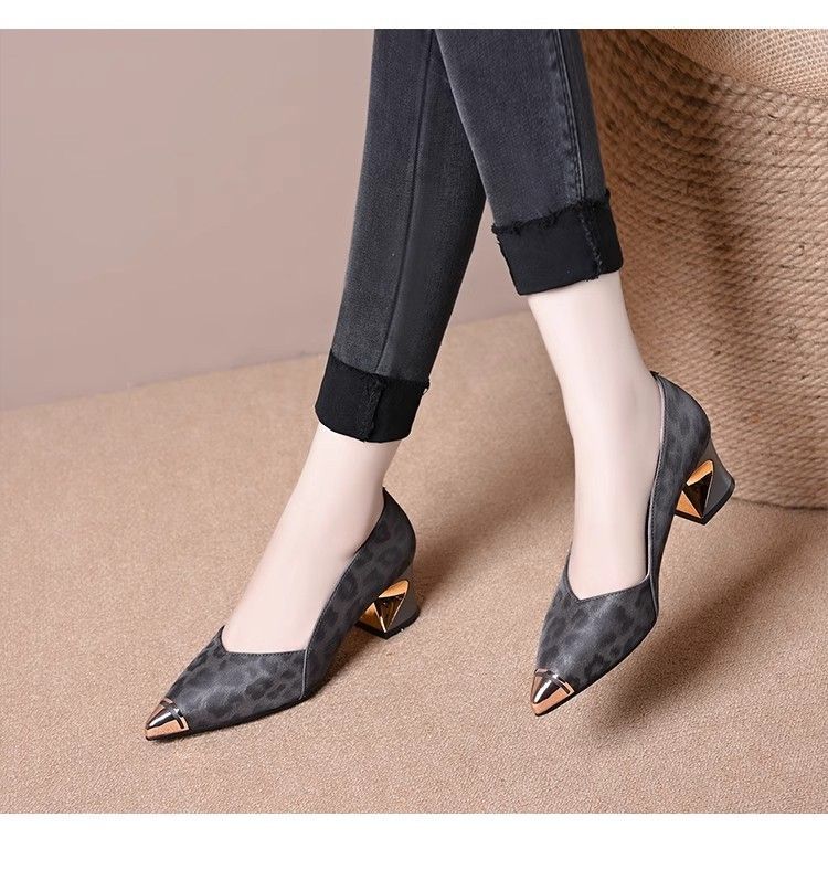 Shallow Soft-soled Single Shoes Women's 2025 Spring Korean Version of Iron-headed Comfortable Shoes Versatile Temperament Xiaoxiangfeng Women's Si