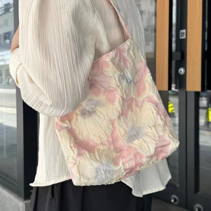 Retro 3D Relief Single Shoulder Underarm Bag for Women Versatile and Portable Large Capacity Canvas Bag for Summer