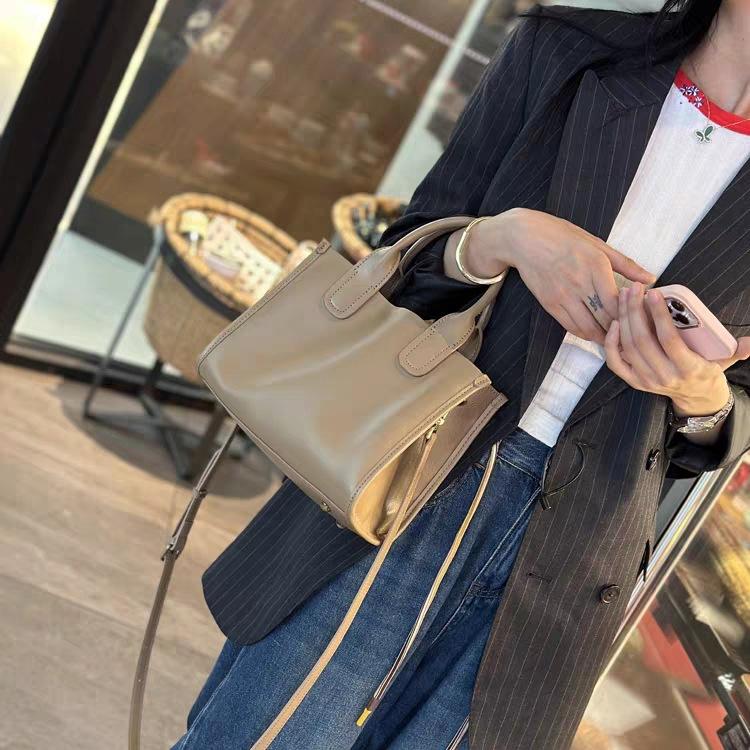 Torba z bydlęcej skóry garbowanej roślinnie Nowy styl Modna i wszechstronna Casualowa torba crossbody o dużej pojemności Lekka luksusowa skórzana torebka