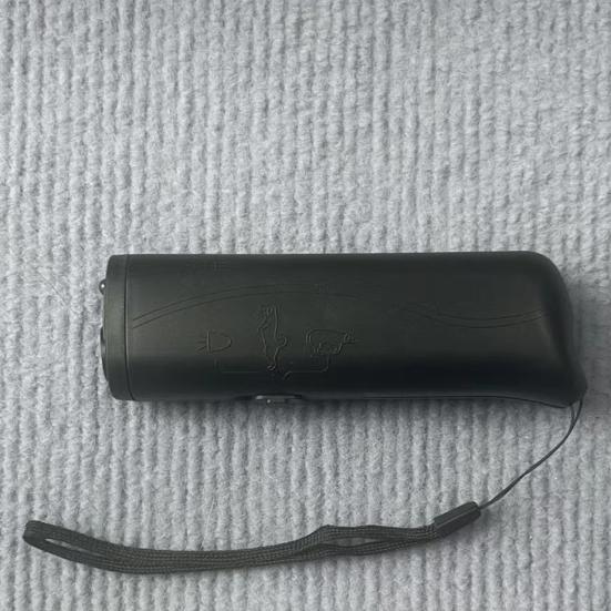 Ultrasonic Dog Repeller Stop Barking Bad Behavior LED Flashlight Portable Design Multifunctional Dog Repeller